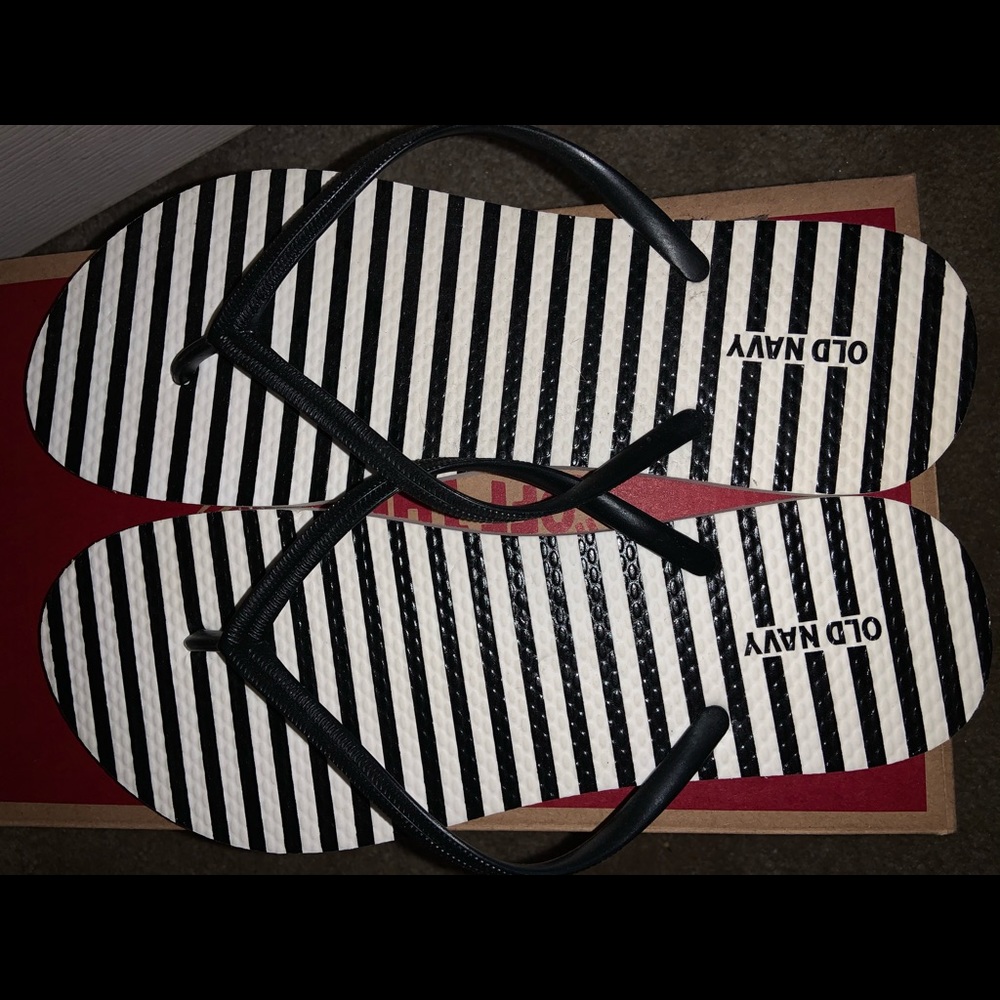 old navy flip flops